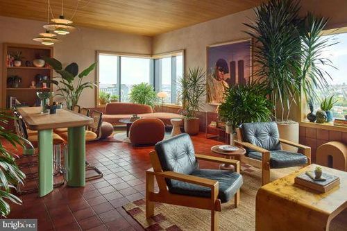 1b-212-1700 N Front St, PHILADELPHIA, PA, 19122-3261 | Card Image