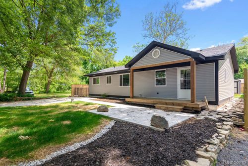3166 Highland Blvd, Highland, MI, 48356-1818 | Card Image