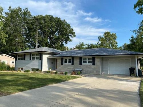 9 Orchard Dr, Charleston, IL, 61920-3365 | Card Image