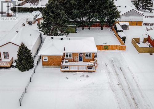 2289 Josephine St, Sudbury, ON, P3A2N7 | Card Image