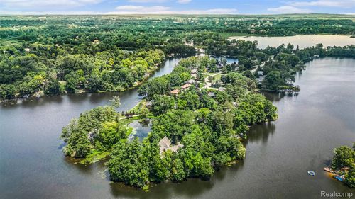 1181 Abseguami Trl, Lake Orion, MI, 48362-1408 | Card Image