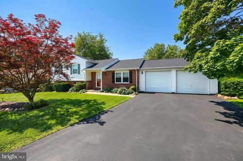 525 Basehoar School Rd, Littlestown, PA, 17340-9538 | Card Image