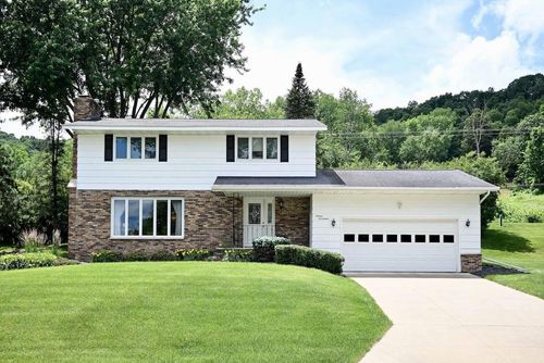 1617 Circle Drive, Winona, MN, 55987 | Card Image