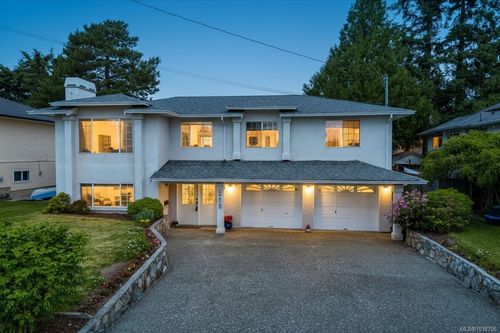 598 Tait St, Saanich, BC, V8Z2C9 | Card Image