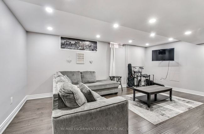 24 Diamond Crt, House other with 5 bedrooms, 3 bathrooms and 4 parking in Hamilton ON | Image 29