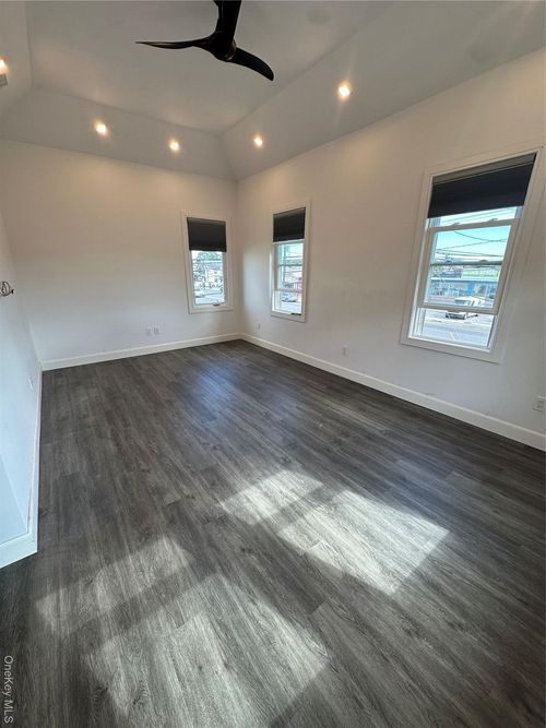 1-1 Burnside Ave, Lawrence, NY, 11559-1107 | Card Image