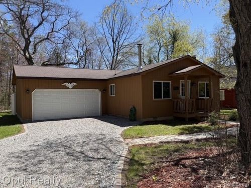 207 Butterfield Ln, Houghton Lake, MI, 48629-9162 | Card Image