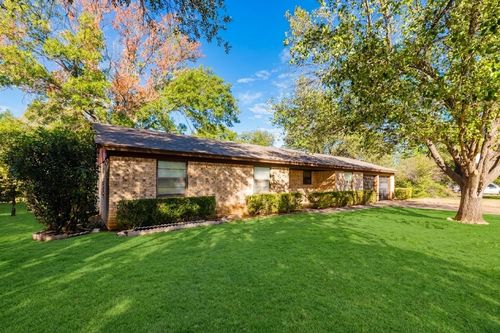 409 Crestwood Dr, Eastland, TX, 76448-2207 | Card Image