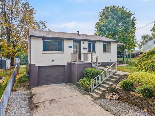 863 Wildlife Lodge Rd, Lower Burrell, PA, 15068-2714 | Card Image