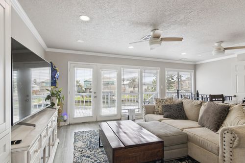 34 Dolphin St, Bayou Vista, TX, 77563-2581 | Card Image