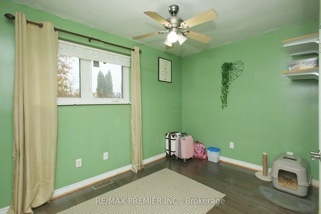 36 Newlin Cres, House attached with 5 bedrooms, 3 bathrooms and 4 parking in North York ON | Image 13