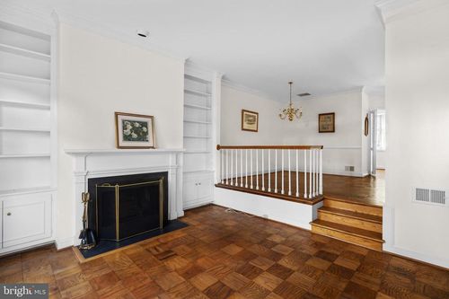 211 S West St, Alexandria, VA, 22314-2826 | Card Image