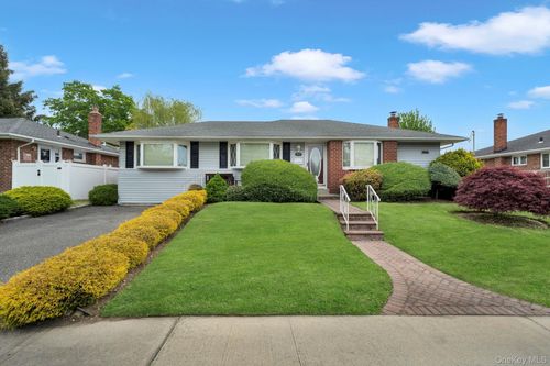 393 Coleridge St, Levittown, NY, 11756-5629 | Card Image