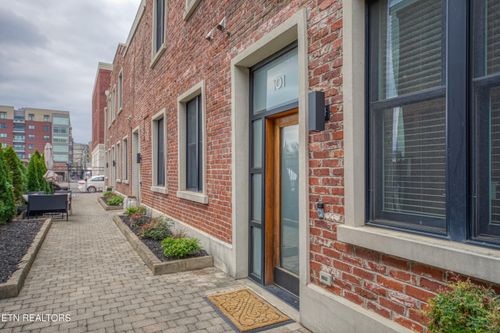 101 Mews Way, Knoxville, TN, 37917-4466 | Card Image
