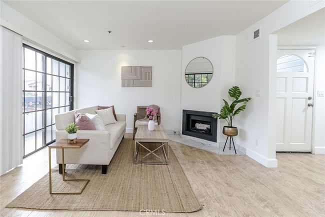 A1 - 501 E Palmer Ave, Condo with 3 bedrooms, 3 bathrooms and 2 parking in Glendale CA | Image 4