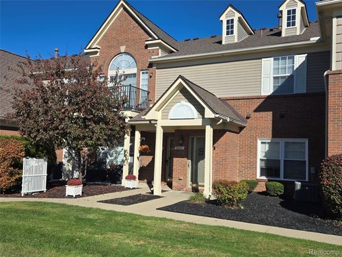20011 Hidden Oaks Drive, Brownstown Charter Township, MI, 48183 | Card Image