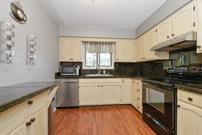 APT-2D - 11009 S Theresa Cir, Condo with 2 bedrooms, 1 bathrooms and 1 parking in Palos Hills IL | Image 8
