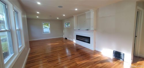 35 Seitz Ter, Poughkeepsie, NY, 12603-1617 | Card Image