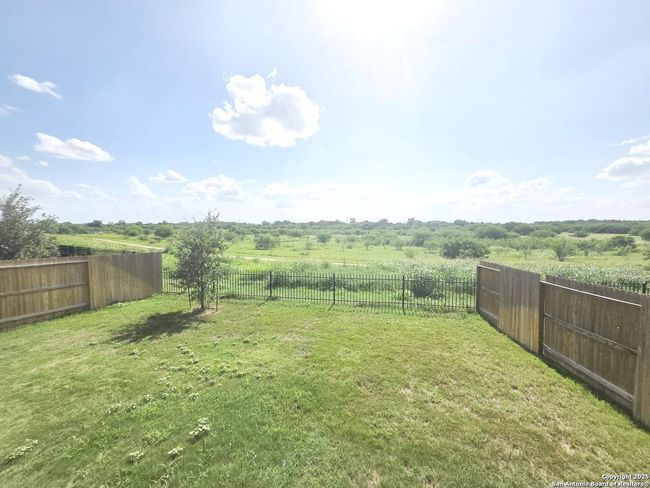 437 Middle Green Loop, House other with 3 bedrooms, 2 bathrooms and null parking in Floresville TX | Image 25