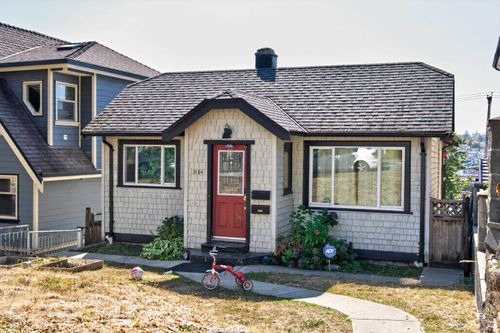 3184 E 8th Ave, Vancouver, BC, V5M1X6 | Card Image