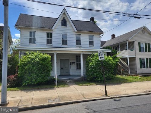 446 E Queen St, CHAMBERSBURG, PA, 17201-2326 | Card Image