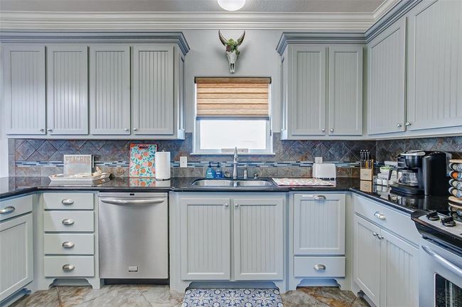 2774 Gulfview Ln, House other with 4 bedrooms, 4 bathrooms and 5 parking in Crystal Beach TX | Image 10