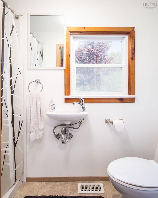 10353 Marble Mountain Rd, House other with 4 bedrooms, 2 bathrooms and 4 parking in Orangedale NS | Image 9