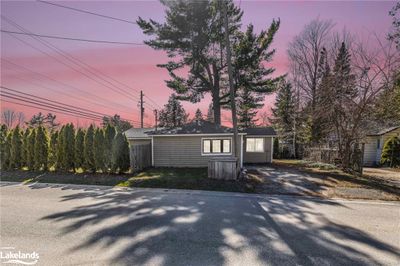 72 57th St N, House other with 2 bedrooms, 1 bathrooms and 1 parking in Wasaga Beach ON | Image 1