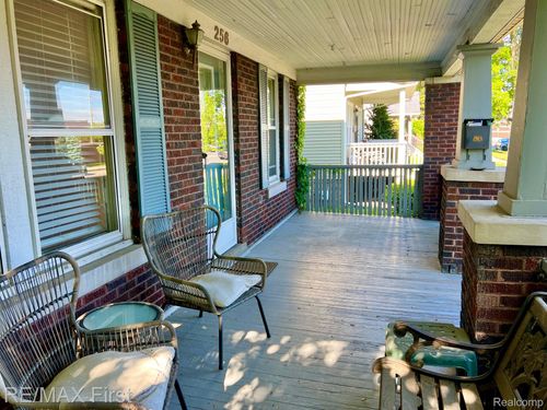 256 Withington St, Ferndale, MI, 48220-1728 | Card Image