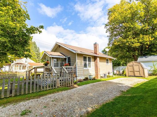 607 S Cedar St, Owosso, MI, 48867-3405 | Card Image