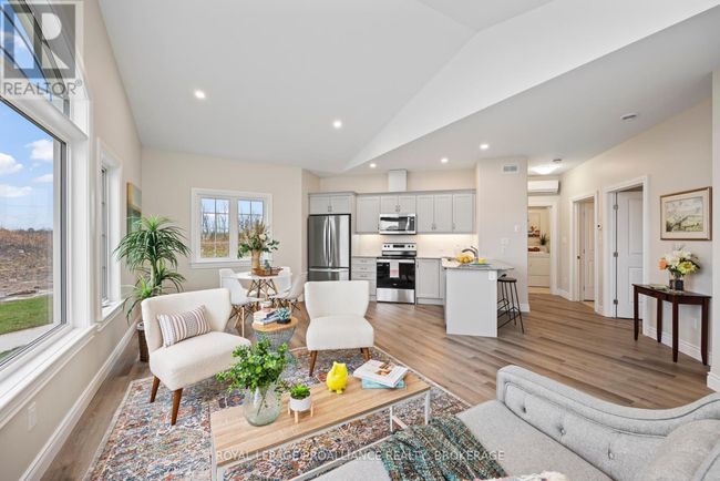 43 Carly Place, Townhouse with 2 bedrooms, 1 bathrooms and 1 parking in Loyalist (Amherstview) ON | Image 6