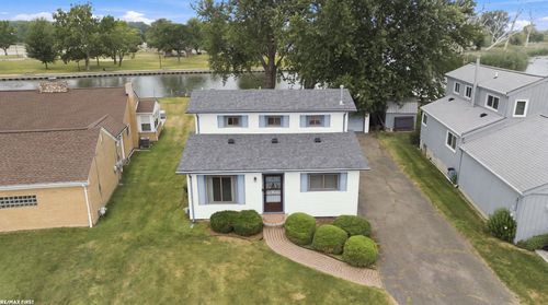 38127 Huron Pointe Dr, Harrison Township, MI, 48045-2834 | Card Image