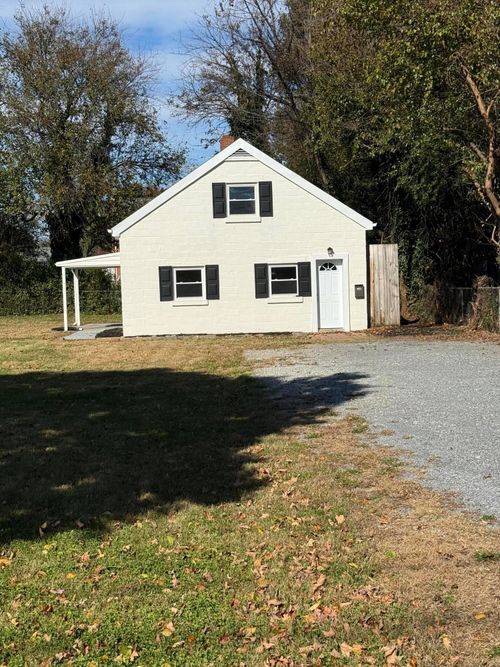 2608 Dorchester Dr Nw, Roanoke, VA, 24012 | Card Image
