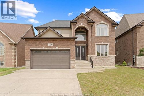 2276 Dandurand Blvd, Windsor, ON, N9E4Z7 | Card Image