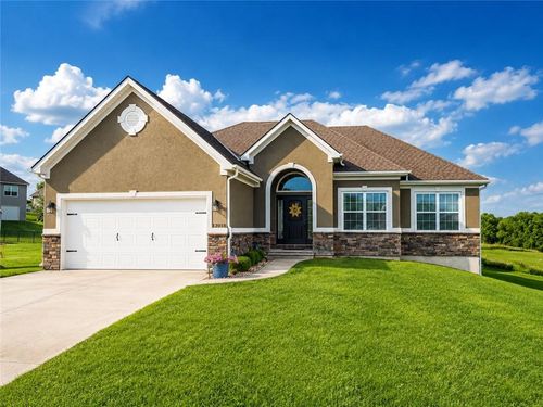 13918 Dakota Ct, Saint Joseph, MO, 64505-8537 | Card Image