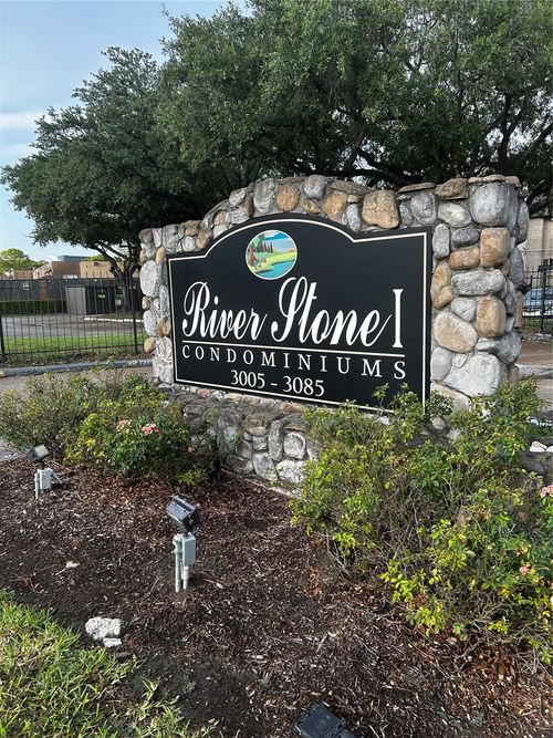apt-18-3025 Walnut Bend Ln, Houston, TX, 77042-3360 | Card Image