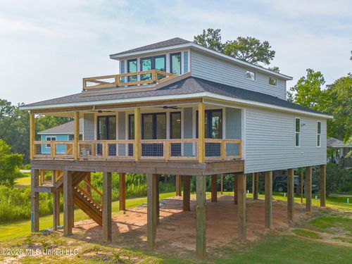 6601 April Bayou Dr, Biloxi, MS, 39532-5103 | Card Image