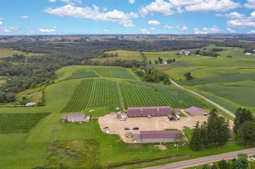 S3424 Peterson Ln, Viroqua, WI, 54665-7035 | Card Image