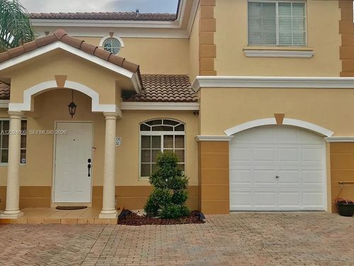 102-7305 Nw 173rd Dr, Hialeah, FL, 33015-8411 | Card Image