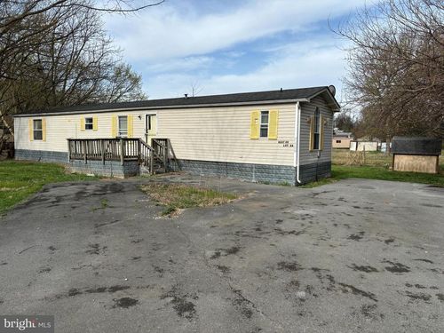 131 Hunt Dr, KEARNEYSVILLE, WV, 25430-2699 | Card Image