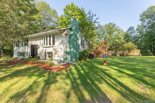 12 Arnold Dr, Woodstock, NY, 12498-1701 | Card Image