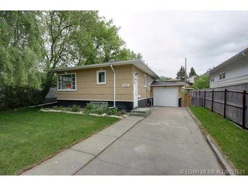 1119 17 A Street S, Home with 4 bedrooms, 2 bathrooms and 3 parking in Lethbridge AB | Card Image