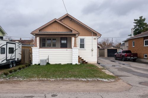 {{alt}} | Card Image