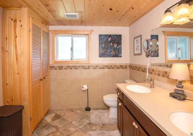 206 N Broadway Ave, House other with 2 bedrooms, 2 bathrooms and null parking in Grand Marais MN | Image 17