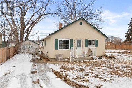 118 2 St Se, Redcliff, AB, T0J2P0 | Card Image