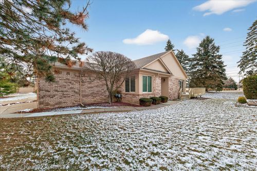 40-19060 Fortuna Dr S, Clinton Township, MI, 48038-2239 | Card Image