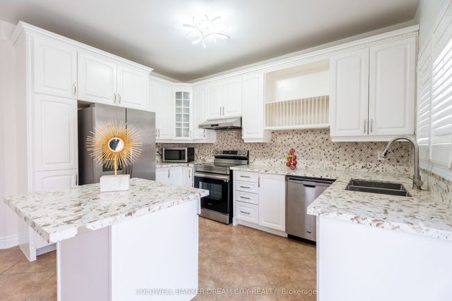 32 Charger Lane, House other with 8 bedrooms, 4 bathrooms and 2 parking in Brampton ON | Image 13