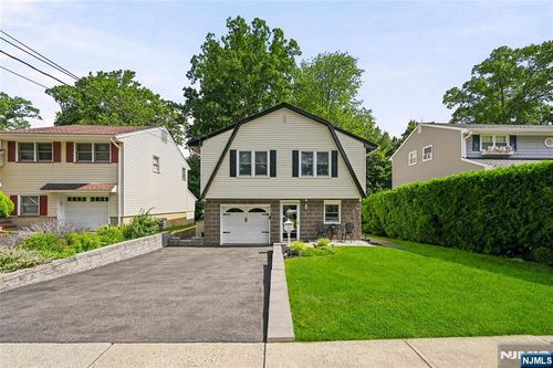83 Moore Ave, Waldwick, NJ, 07463-1947 | Card Image
