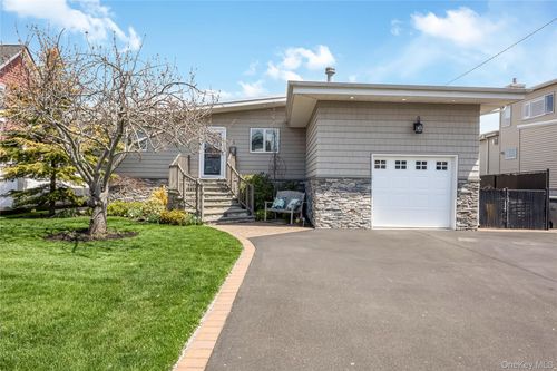 64 Highwater Avenue, Oyster Bay, NY, 11758 | Card Image