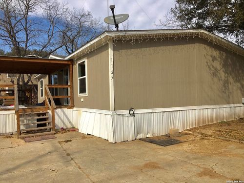 1127 Plum St, Floresville, TX, 78114-1727 | Card Image